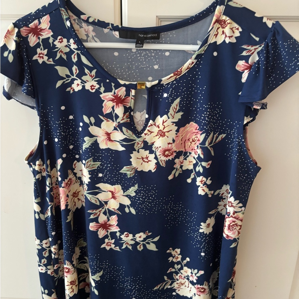 Harve Benard floral top. Size large.